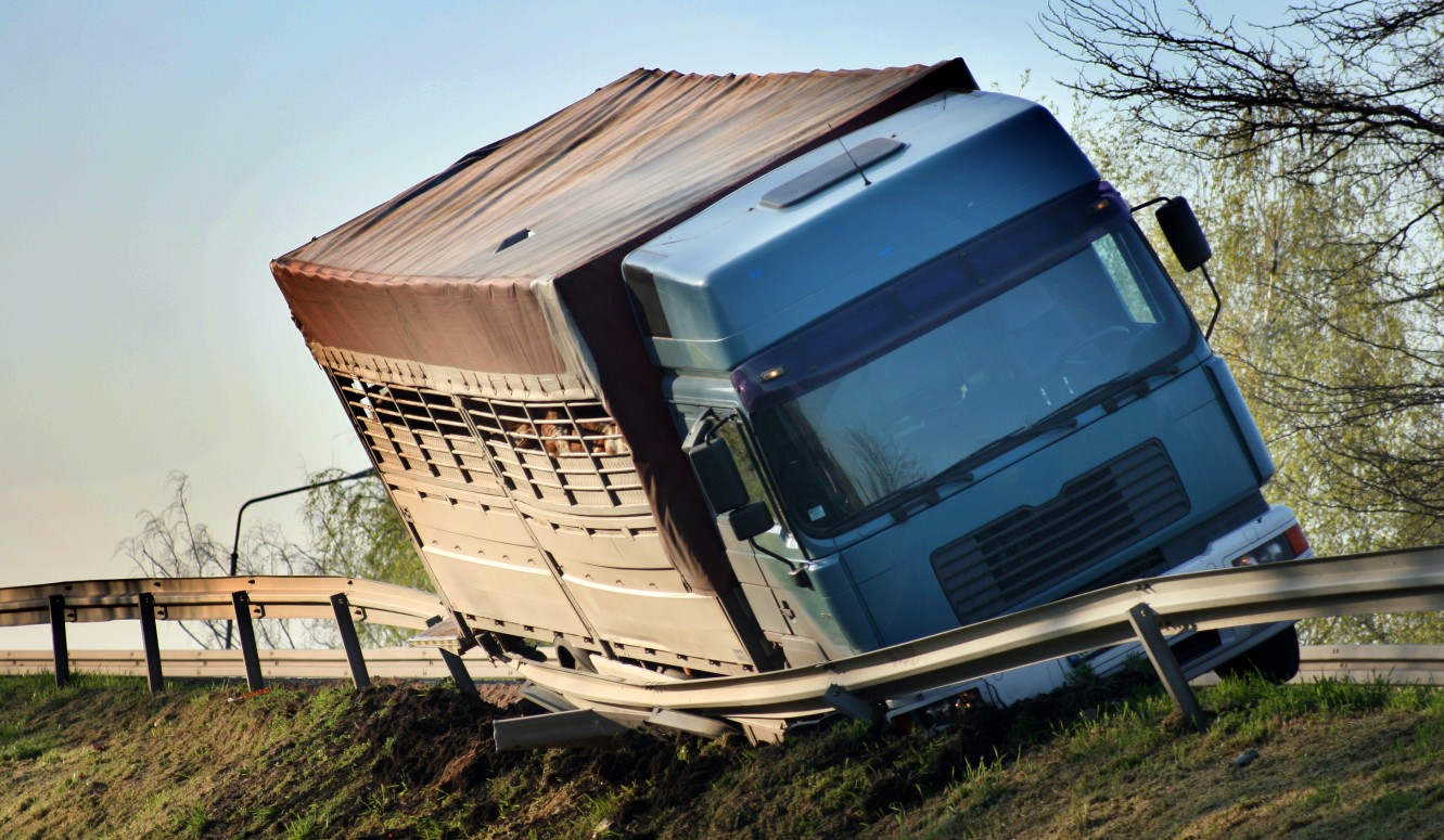 https://www.logistik-news24.de/wp-content/uploads/2016/07/Lenkzeiten-Ruhezeiten-Arbeitszeitgesetz-Fahrpersonalgesetz-Fahrpersonalverordnung-Berufskraftfahrer.jpg