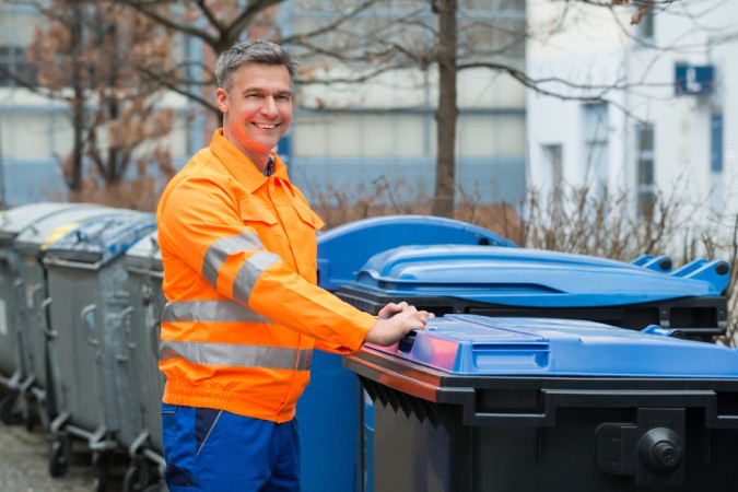 Auch beim neuen Verpackungsgesetz bleibt die Organisation der Abfallsammlung die Sache der Kommunen. Sie entscheiden beispielsweise wie der Müll gesammelt wird, ob in Tonnen oder in Säcken. (#7)