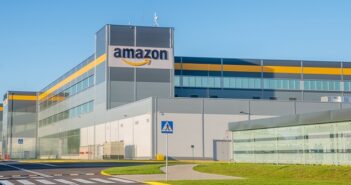 Logistikzentrum & Co.: Amazon investiert in Hoppegarten in die letzte Meile ( Foto: Shutterstock- Mike Mareen)