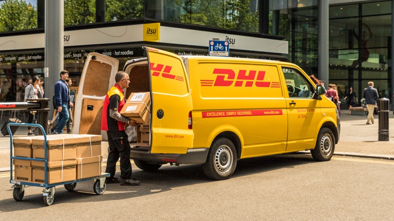 Auch für den Verkäufer der weißen Ware zeichnet sich ein Trend ab. Von Dienstleistern wie DHL werden ganze Arbeitsprozesse übernommen. Der Vertrieb wird so skalierbarer und von Personalengpässen befreit. ( Foto: Shutterstock-Chrispictures )