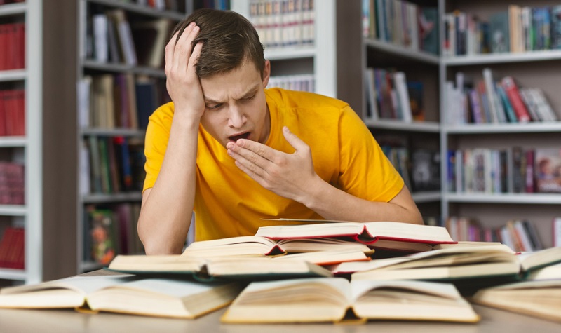 Ohne gute Vorbereitung ist die Prüfung nicht zu schaffen. ( Foto: Shutterstock-Prostock-studio  )