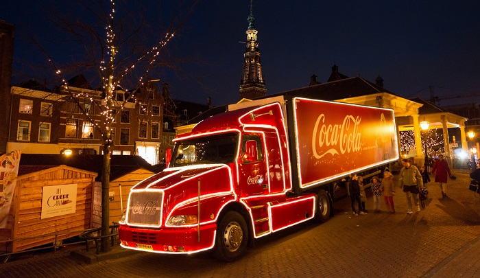 Es gibt wohl niemanden der den Coca Cola Truck nicht kennt. ( Foto: Shutterstock- Dennis van de Water ) 