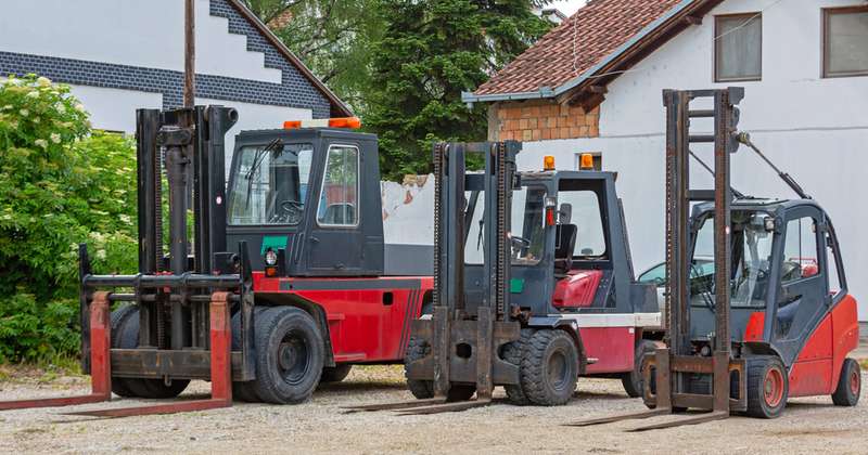  Viele Interessenten filtern die Angebote für gebrauchte Gabelstapler vorrangig nach dem Preis. ( Foto: Shutterstock-Baloncici )