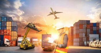 Unter die Lupe genommen: die Logistikbranche in all ihren Facetten ( Foto: Shutterstock-Travel mania )