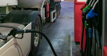 Gewerbediesel rettet: 2,20 Euro pro Liter Diesel führen zu Insolvenzwelle (Foto: AdobeStock - M. Perfectti)