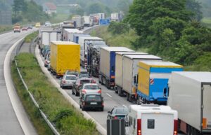 Just-in-Time-Logistik im Stau (Foto: AdobeStock - benjaminnolte)