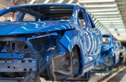 Nachhaltige Produktionswege: Wie die Kreislaufwirtschaft die Automobilindustrie (Foto: AdobeStock - vadimalekcandr 320324347)