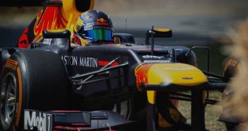 Sebastian Vettel fährt Formel-1-Auto auf der Nordschleife Sebastian Vettel fährt Formel-1-Auto auf der Nordschleife (Foto: NÜRBURGRING 1827 GMBH & CO. KG)