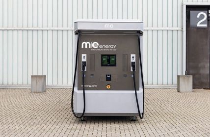 Innovative Lösung: Mobile Schnellladestation für stressige (Foto: me energy)