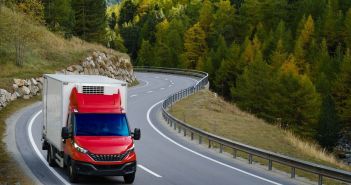 Unternehmen kritisieren Ausnahmeregelungen bei geplanter Mautpflicht für Nutzfahrzeuge Geplante Ausweitung der Mautpflicht auf leichtere Nutzfahrzeuge sorgt für (Foto: AdobeStock - Anton Zabielskyi 516824251)