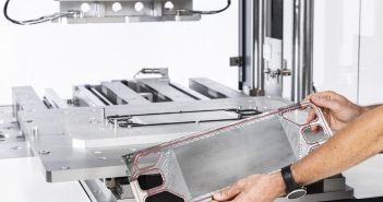 Lösungen für Dichtheitsprüfungen in der Elektromobilität (Foto: RALF KNOERINGER. ZELTWANGER)