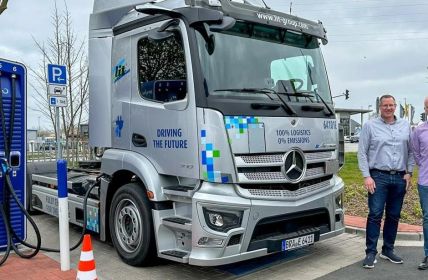Erfolgreicher Serienbetrieb: Erster E-Lkw im täglichen Shuttleverkehr zwischen Brake und (Foto: L.I.T. Gruppe)