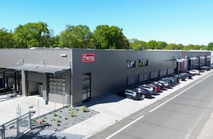 FLEXA eröffnet modernes Logistikzentrum mit beeindruckender (Foto: FLEXA GmbH & Co Produktion & Vertrieb KG)