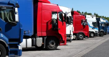 Logistik auf Achse: Wie mobile Arbeitskräfte untergebracht werden (Foto: AdobeStock - Björn Wylezich - 49649418)