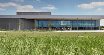Dynamische Fabriksimulation optimiert Dialysatorproduktion mit LOGSOL und B. (Foto: LOGSOL GmbH)