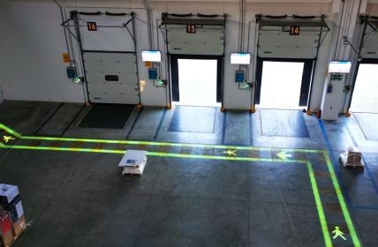 Adaptive LED-Projektionen ersetzen traditionelle Bodenmarkierungen und erhöhen signifikant (Foto: Protech s.r.l.,)