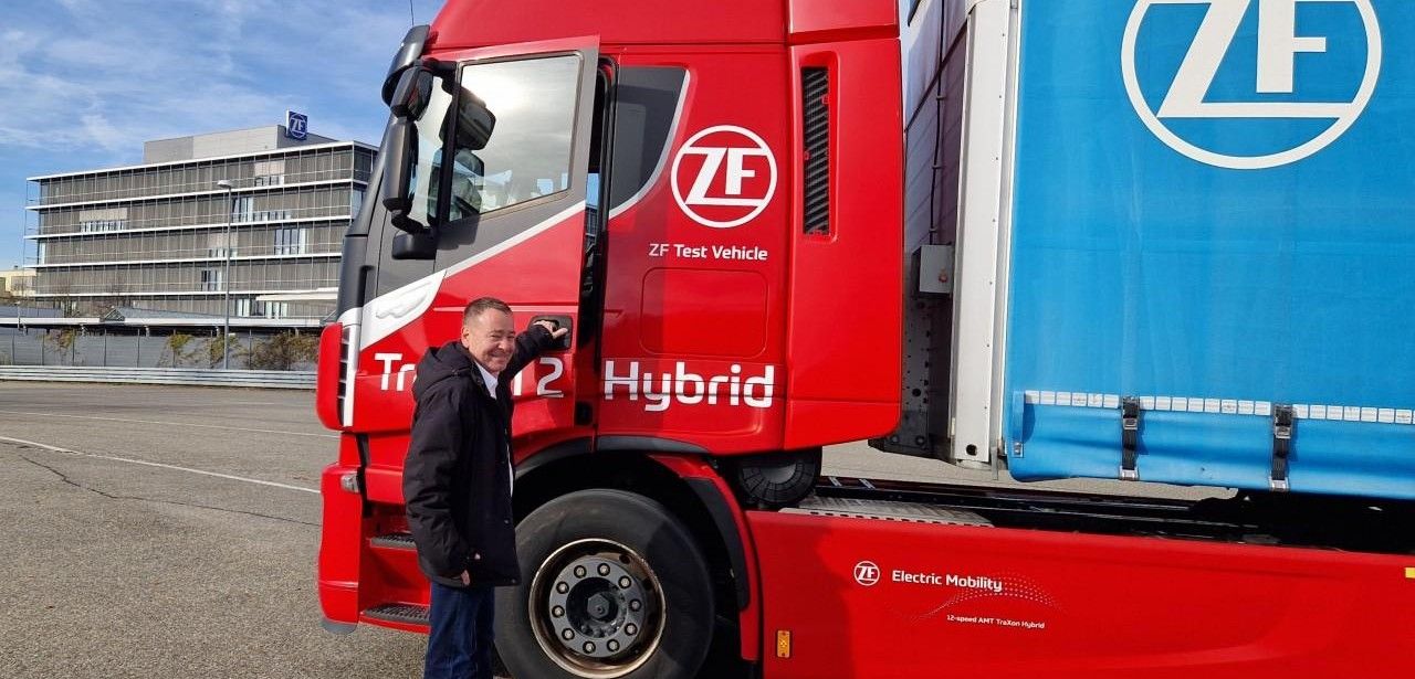 TraXon 2 Hybrid senkt CO2-Emissionen drastisch und spart (Foto: ZF Group)