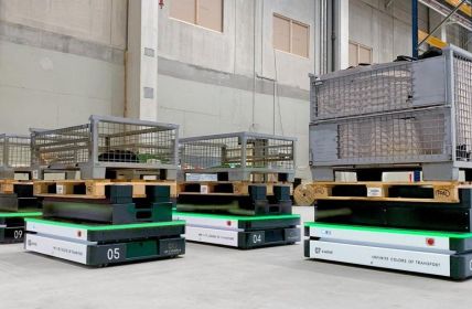 FTS X MOVE 1200 optimiert Materialfluss im Agrarteilezentrum (Foto: NEURA Mobile Robots GmbH)