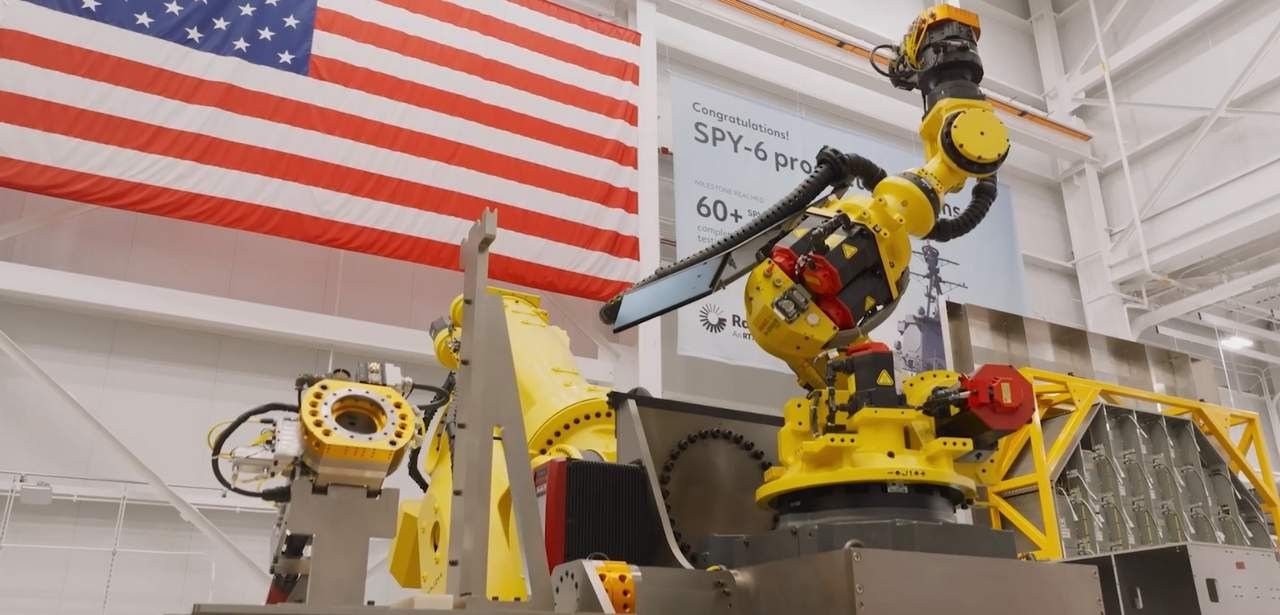 Vertikal integrierte Produktion liefert SPY-6 Radarsysteme pünktlich und (Foto: Raytheon .  RTX)