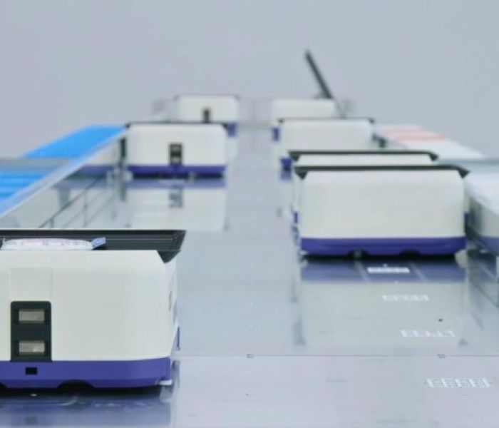 Daifuku pr&auml;sentiert neues Trio von Sorting Transfer Robots (Foto: DAIFUKU Co., Ltd. Germany Branch)