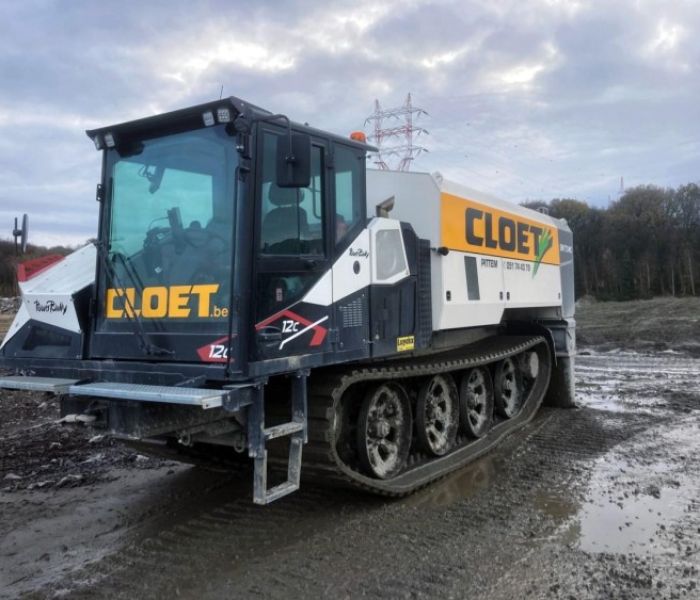 PowerBully 12C con spargitore di calce (Foto: Cloet BV. K&auml;ssbohrer Gel&auml;ndefahrzeug AG)