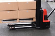 Moderne Intralogistik: So verbessern Elektro-Hubwagen Produktivität und Ergonomie (Foto: AdobeStock - Rodrigo Noceda - 1828189654)