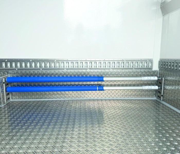 Winter K&uuml;hlfahrzeuge Ausstattung Fleischgeh&auml;nge 2 Rohrbahnen (Foto: Winter K&uuml;hlfahrzeuge Ausstattung Fleischgeh&auml;nge 2 Rohrbahnen (Parkposition Sperrstangen))