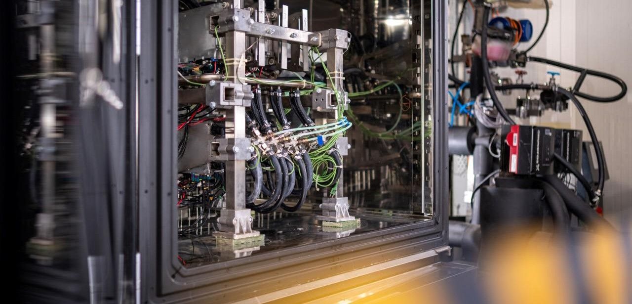 Validierung von Hochleistungs-ECUs sichert autonomes Fahren unter extremen (Foto: KST Motorenversuch GmbH & Co. KG)