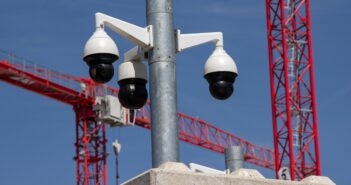 Wenn Baustellen, Lagerflächen und Umschlagplätze zur Sicherheitslücke werden (Foto: AdobeStock - Yahor - 1519886634)