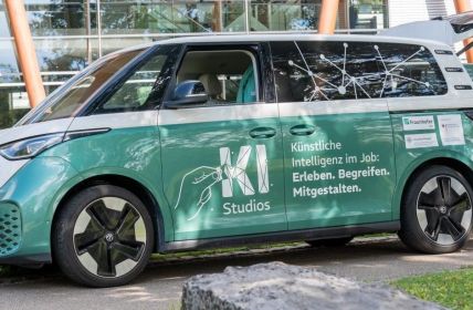 Katja Mast besucht WeberHaus Rheinau praxisnah mit Fraunhofer (Foto: WeberHaus GmbH & Co.KG)